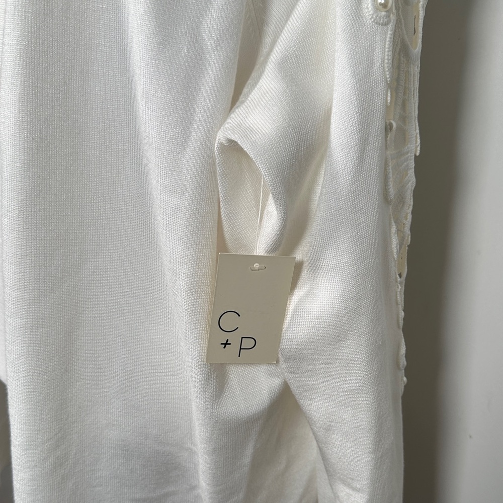 Cardigan White Lace Sleeve With details on Delicate pearls - Picture 11 of 12